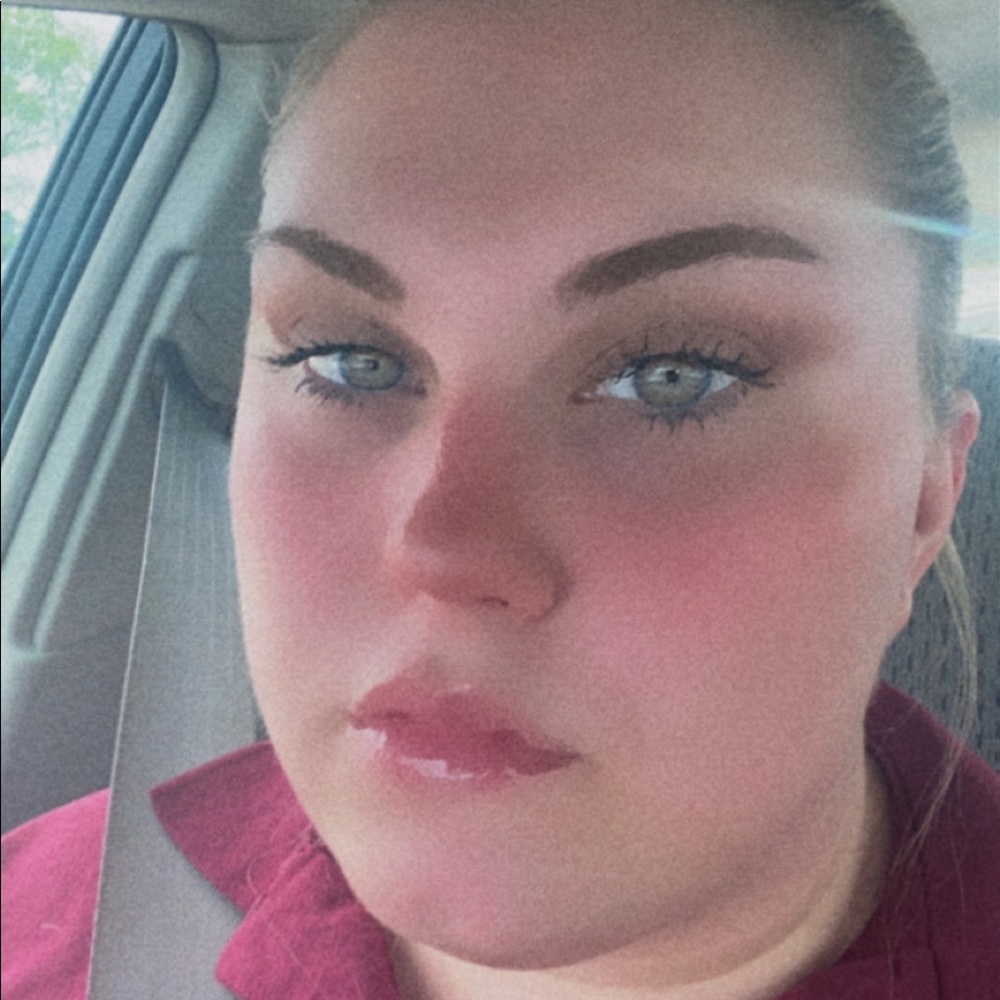 Meet your Posher, Alexis